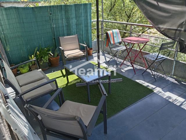 appartement T3 en bord de rivière 95m² Ucel