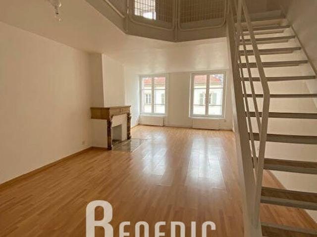 Appartement T3 en duplex cuisine équipée Vieille Ville