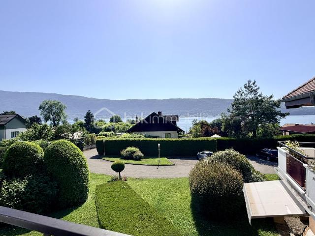 Appartement T3 en duplex avec cave et garage, à 2 pas du lac à Veyrier du Lac