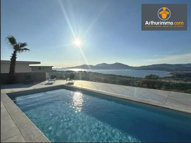 Appartement T3 en rez de chaussée de jardin vue mer