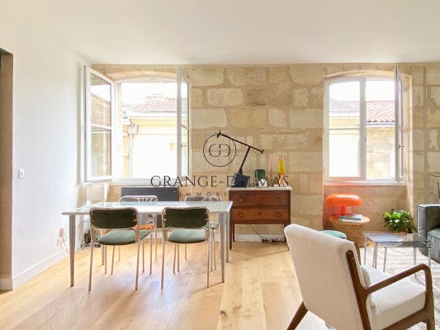 Appartement T3 entièrement rénové avec cave Immeuble en pierre CHARTRONS