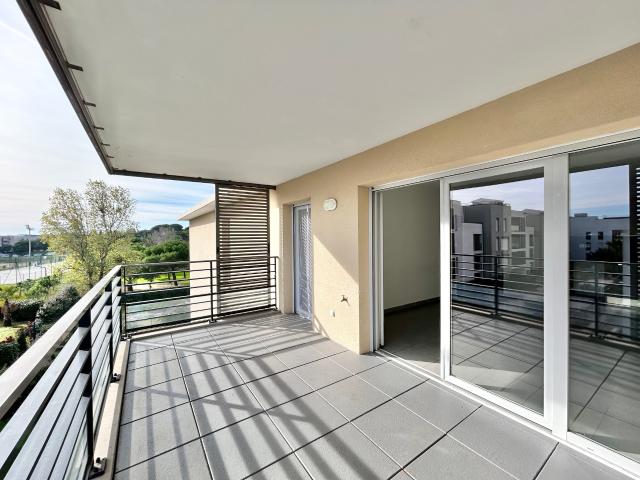 BAISSE DE PRIX APPARTEMENT PMR T3 2 SDE/SDB TERRASSE SUD EST DOUBLE GARAGE PISCINE