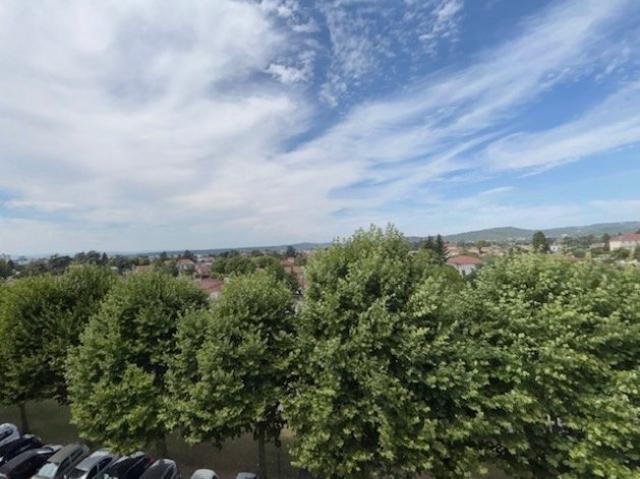 Appartement t3 étage 4 sans ascenseur Nos biens à la location Je veux l