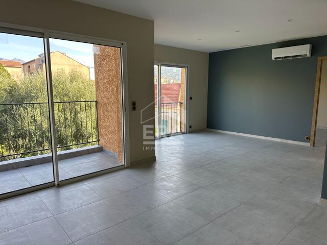 Appartement T3 hyper centre de Saint Florent, avec ascenseur