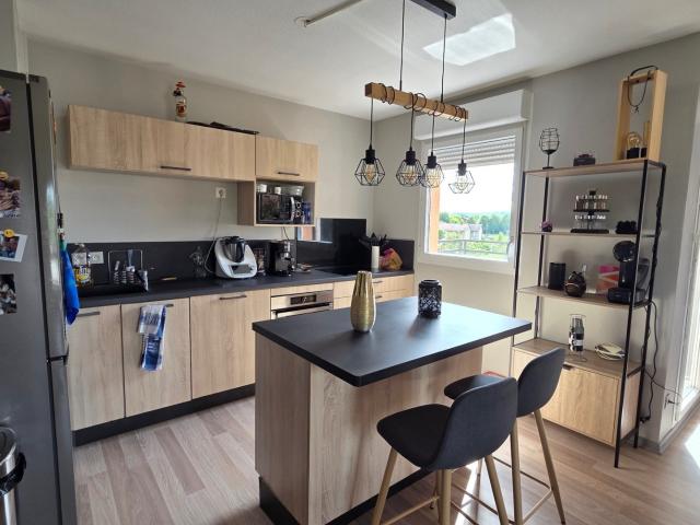 APPARTEMENT T3 L'ISLE D'ABEAU BALCON