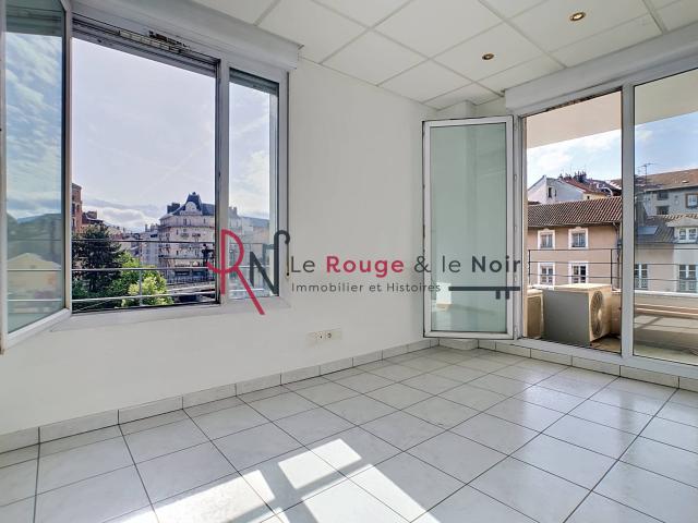 Appartement T3 / Local médical de 64m2