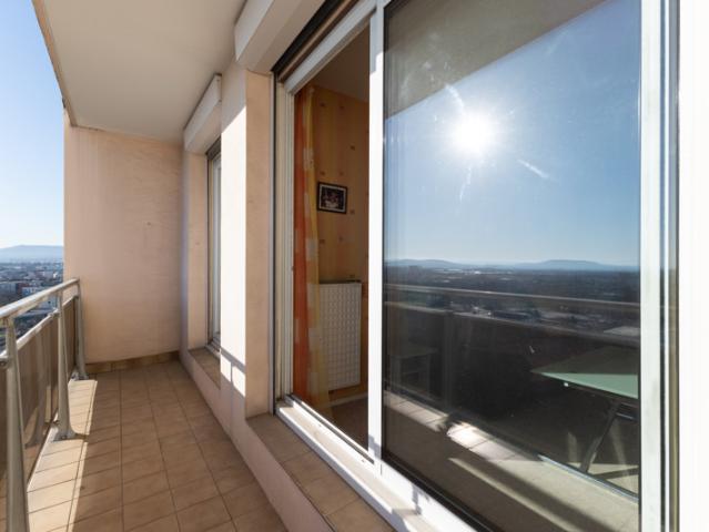 Appartement T3 lumineux avec balcon et vue panoramique 10e