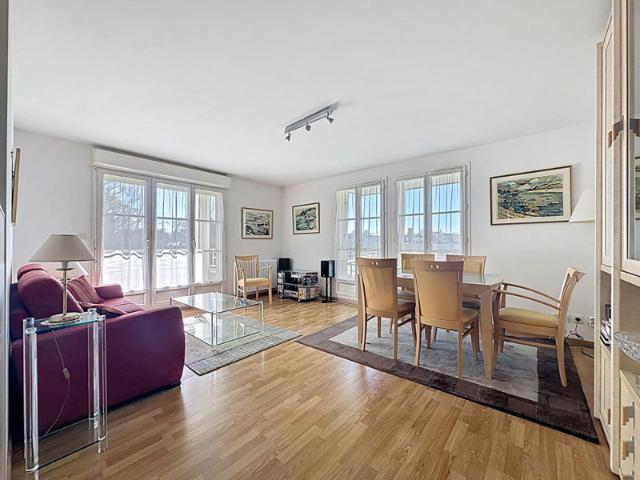 Appartement T3 lumineux avec balcons, ascenseur, garage, parking Emplacement privilégié