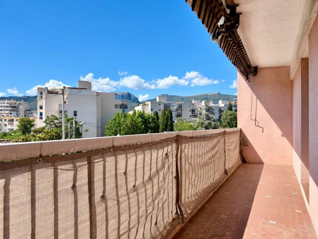 APPARTEMENT T3 LUMINEUX DE 83m2 AVEC BALCONS, PARKING PRIVÉ ET CAVE, SECTEUR SAINT ROCH