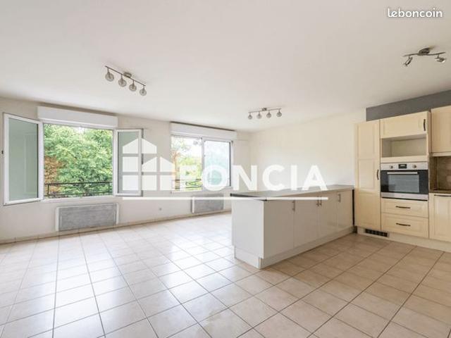 Appartement T3 lumineux, parking sécurisé, au pied du tram T10 – confort et praticité au rendez vous