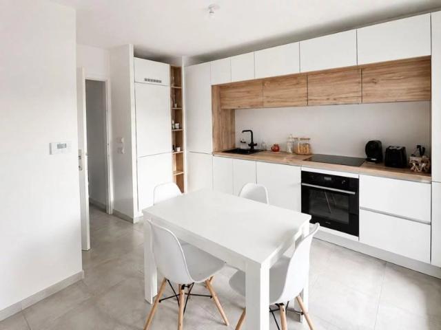 Appartement T3 MEUBLÉ avec garage CRUSEILLES