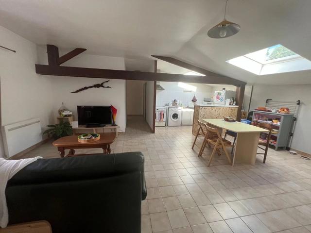 Appartement T3 meublé Lussac Les Châteaux 3 pièce s 78.5 m2