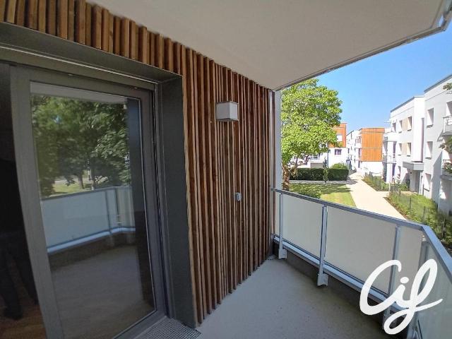 Appartement T3 MONT ST AIGNAN 67.61 m2 890 Euros