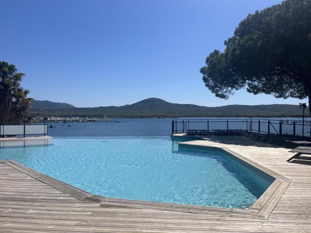 Appartement T3 pieds dans l’eau avec vue mer à Pianottoli Ca. 53m² Pianottoli Caldarello