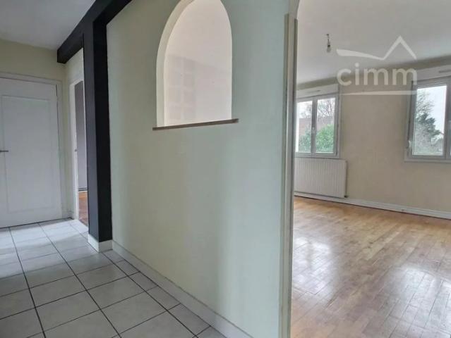 Appartement T3, proche tous commerce