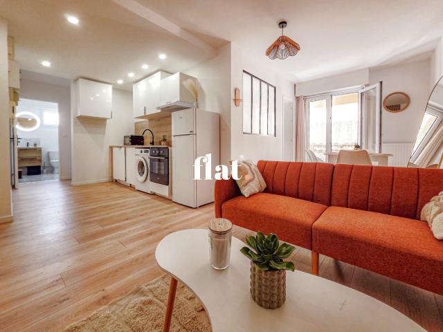 Appartement T3 rénové 50 m2 avec parking et balcon sur la Place de la Guiroué