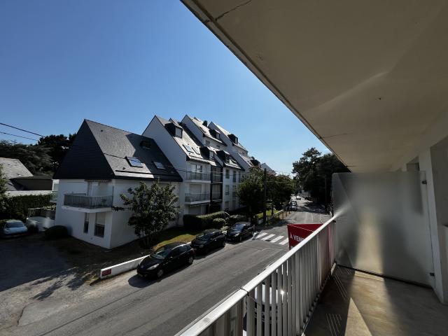 Appartement T3 rénové 62 m2 plein Sud avec balcon Gare, centre ville et plage à pied