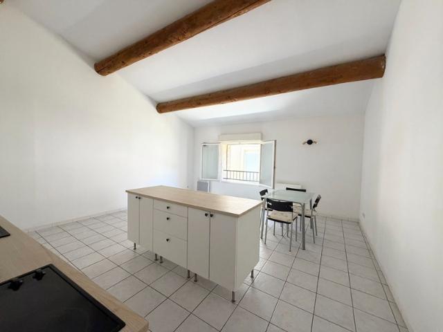 Appartement T3 rénové à vendre à SALON DE PROVENCE 13
