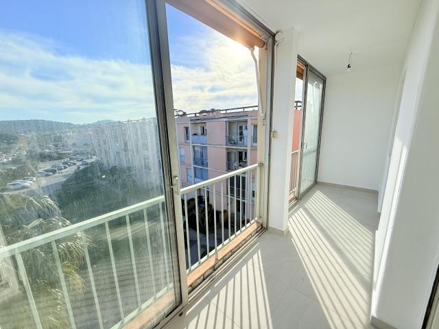 Appartement T3 rénové à neuf avec loggia