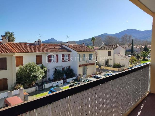 APPARTEMENT T3 RENOVE AVEC CAVE ET BALCON ENTRE VILLAGE ET PORT!