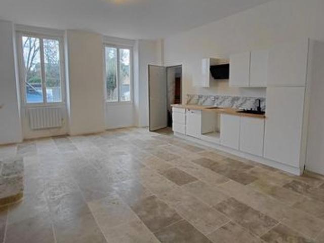 APPARTEMENT T3 RENOVE AVEC JARDIN D'ENVIRON 100 m² ET ANNEXE A RENOVER SUR TERRAIN DE 300 m²ET PLACES DE PARKING