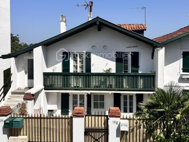 Appartement T3 rénové avec jardin privatif, grand balcon et vue nature au centre de Cambo les Bains