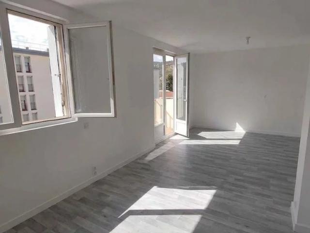 APPARTEMENT T3 RENOVE AVEC JOLIE VUE DEGAGEE + BALCON + CAVE