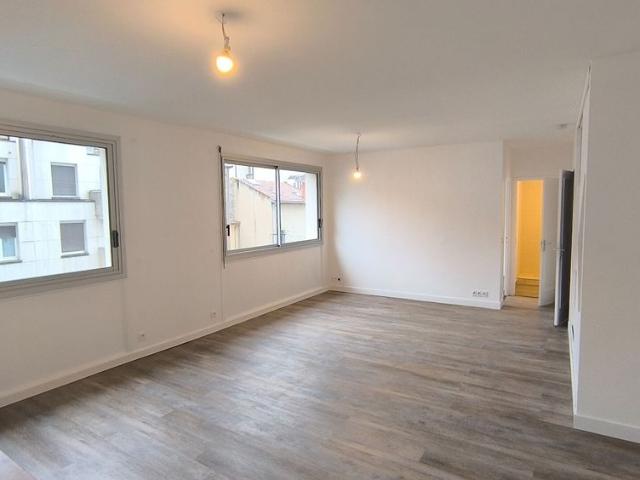 APPARTEMENT T3 RÉNOVÉ PROCHE DE JAUDE AVEC PARKING