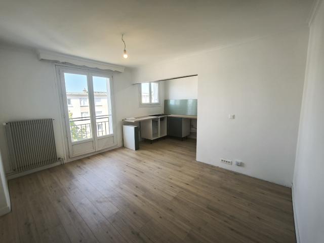 Appartement T3 rénové Velpeau / Gare de Tours 52 m2 Lumineux