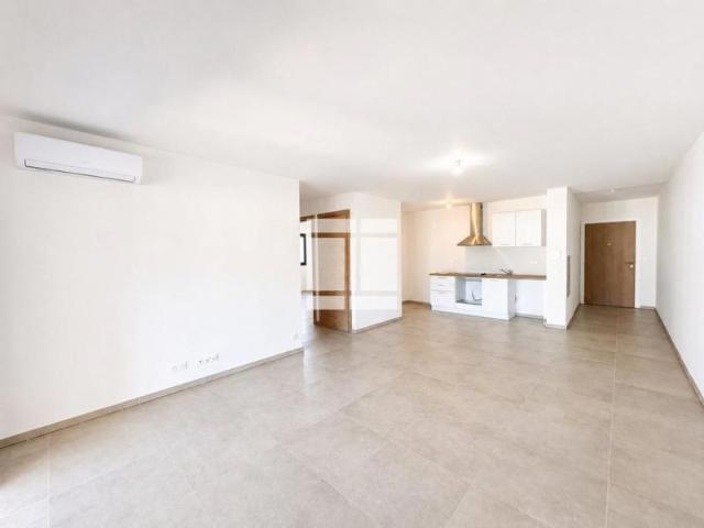 Appartement T3 récent avec terrasse et deux places de parking