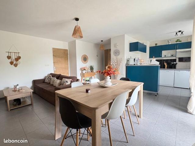 Appartement t3 rez de chaussée parking clim