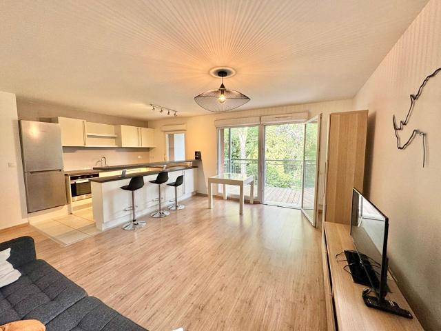 Appartement T3 sans vis à vis dans résidence arborée avec balcon et 2 parkings
