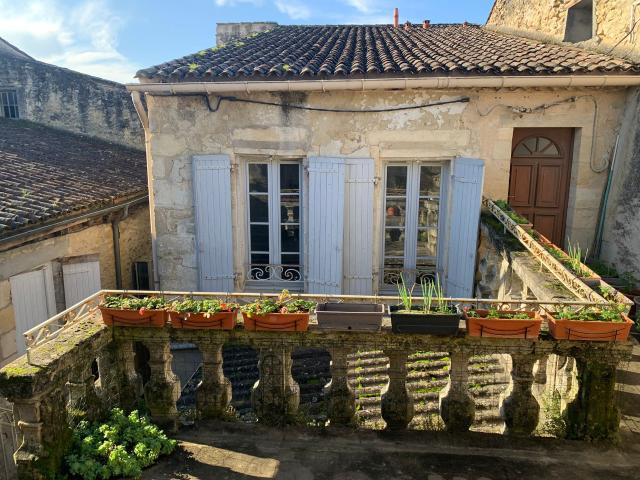 Appartement T3, situé au 1er étage, en centre ville, terrasse commune
