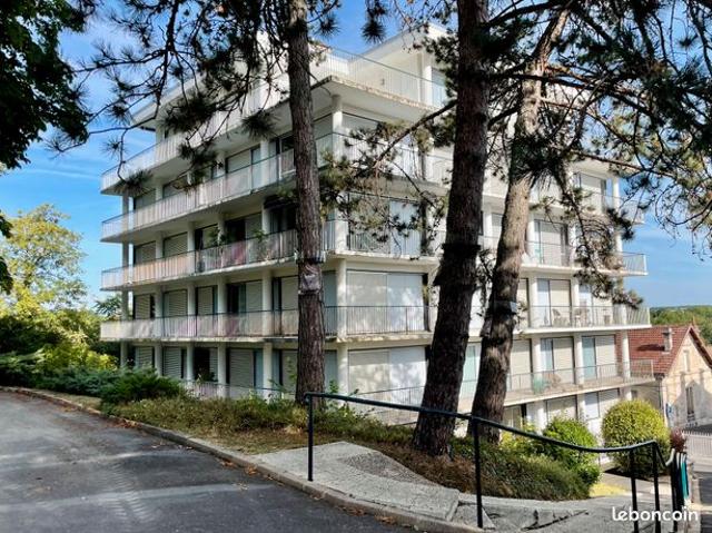 Appartement T3/T4 entièrement rénové avec balcon, piscine, parking