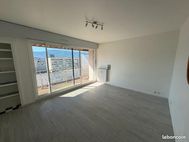 Appartement T1 8 ème étage