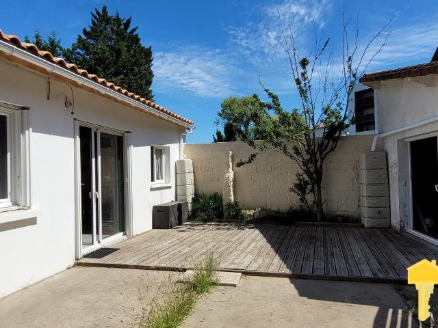APPARTEMENT T1+, TERRASSE, DÉPENDANCE, PROCHE PLAGES