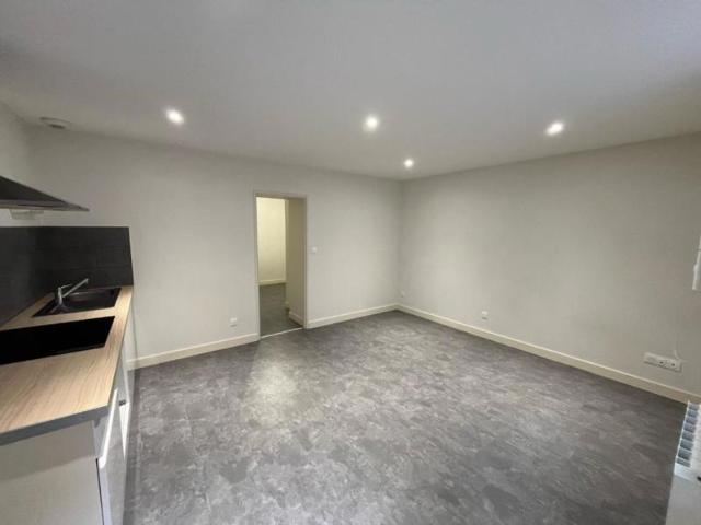 APPARTEMENT T1 A LOUER A ROANNE HOTEL DE VILLE