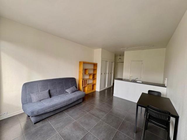 APPARTEMENT T1 A LOUER A ROANNE PLACE DES PROMENADES