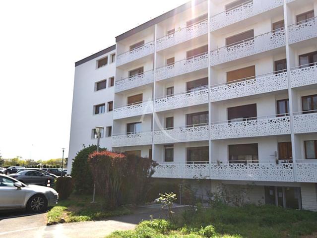 Appartement T1 à vendre à Combs la Ville, dernier étage avec balcon et parking