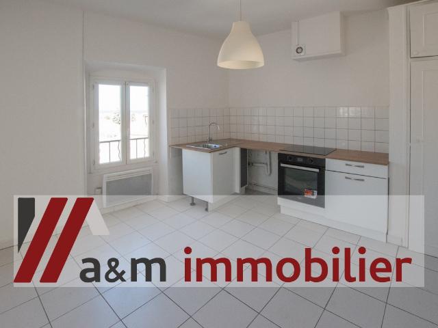 APPARTEMENT T1 AU 2EME ETAGE D'UNE MAISON DE VILLE