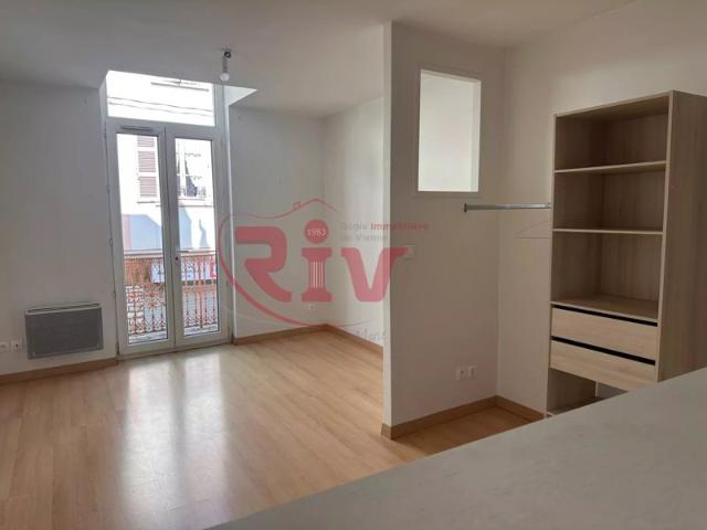 Appartement T1 avec balcon 1er étage BEAUREPAIRE