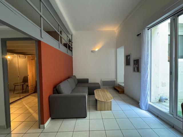 Appartement T1 bis avec cour Bordeaux PEY BERLAND rue Castelmoron