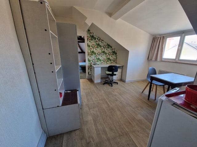 Appartement T1 calme à louer au dernier étage à Nevers – Réf AMV1057
