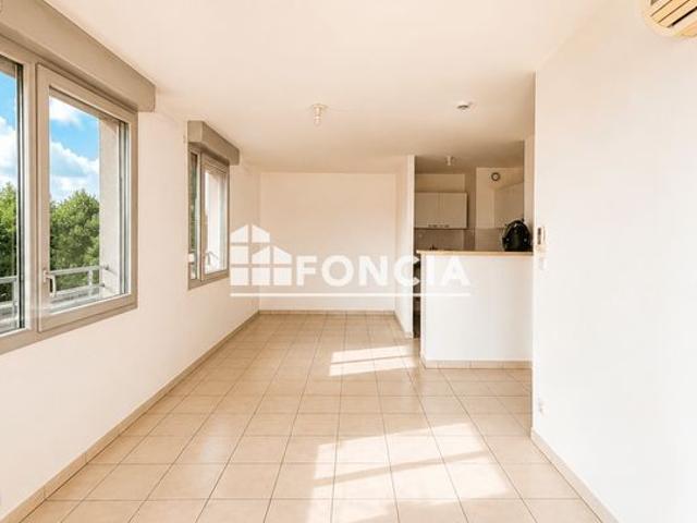 Appartement t1 climatise avec terrasse et parking sous sol