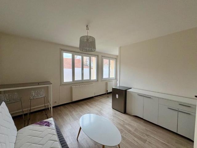 APPARTEMENT T1 [PRET DE MEUBLES] A LOUER A ROANNE CENTRE VILLE