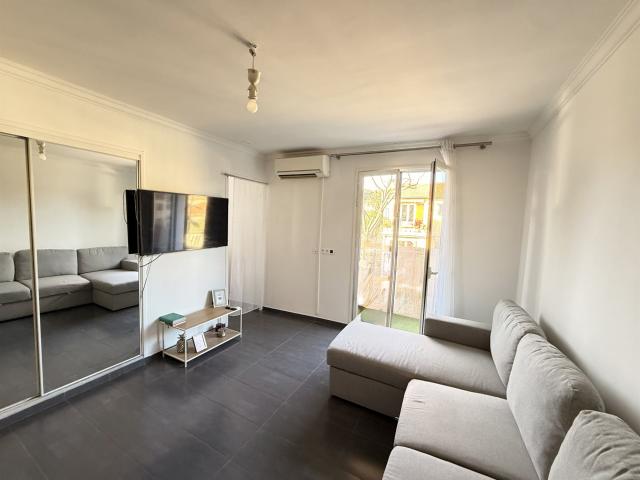 Appartement T1, rénové avec balcon au centre ville 23m² Sanary sur Mer