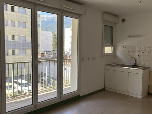 APPARTEMENT T1 SENIOR +60ans ECHIROLLES MARCEL DAVID