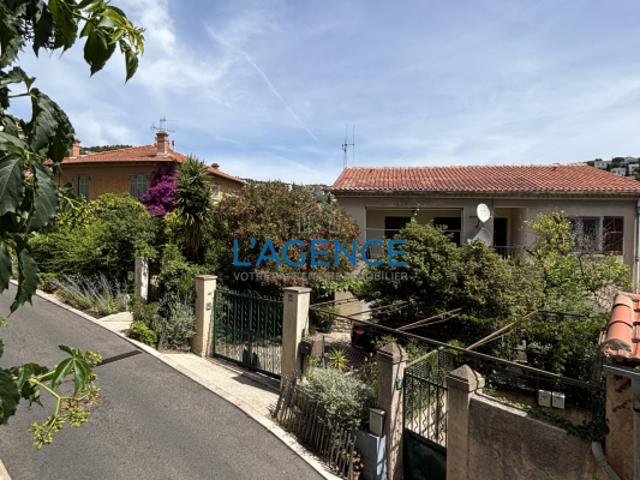 Appartement T2/3 de 51 m2 au centre ville de Hyères avec vue