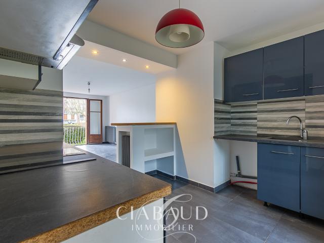 Appartement T2 52,45m2 traversant avec loggia et cave