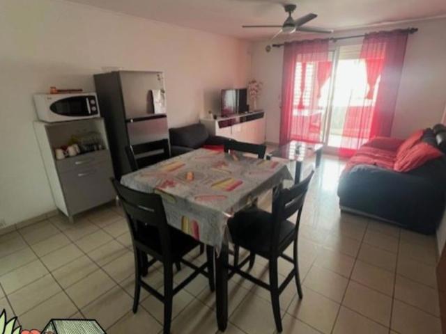 A VENDRE APPARTEMENT T2 STE CLOTILDE